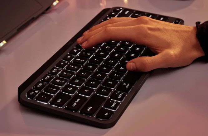 เลือกคีย์บอร์ด Logitech จากฟังก์ชันพิเศษ เพื่อการใช้งานที่ครอบคลุมขึ้น