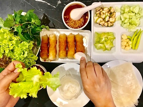 เลือกของกินขึ้นชื่อ ของฝากอุดรที่อร่อยถูกใจทั้งผู้ให้ผู้รับ