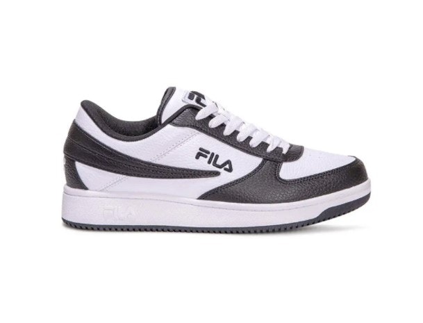 ชอบลุคสตรีท เลือกรองเท้าผ้าใบ Fila รุ่นที่โทนสีตัดกันแต่ไม่ฉูดฉาด เช่น A-LOW