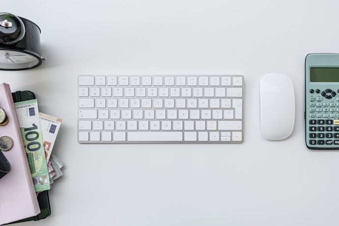 เลือกคีย์บอร์ด Mac ไร้สาย เชื่อมต่อด้วย Port USB หรือ Bluetooth