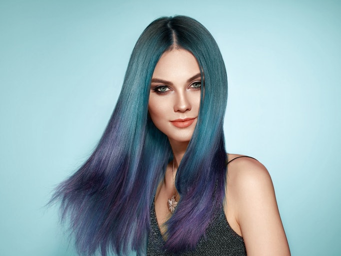 เลือกยาย้อมผมสีน้ำเงินจากระดับเฉดสีน้ำเงินให้เข้ากับบุคลิกของตัวเอง