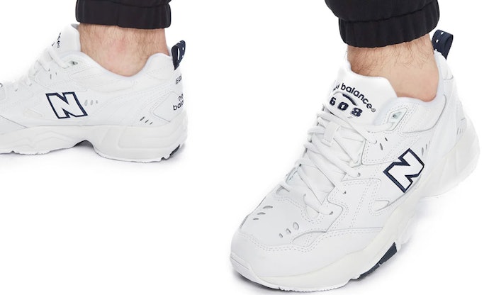 เลือกจากความกว้างหน้าเท้าของรองเท้าผ้าใบ New Balance