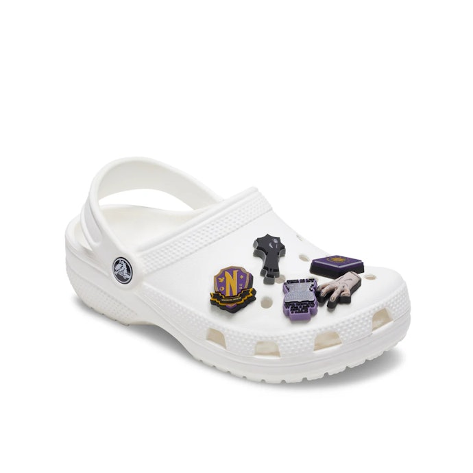 สร้างลุคที่ไม่เหมือนใคร ด้วยรองเท้า Crocs ผู้ชายที่ติด Jibbitz™ ได้