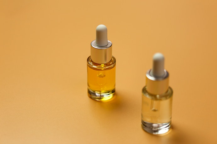 พิจารณา Body Oil สูตรอ่อนโยนที่ปราศจากสารที่ก่อให้เกิดการระคายเคืองผิว