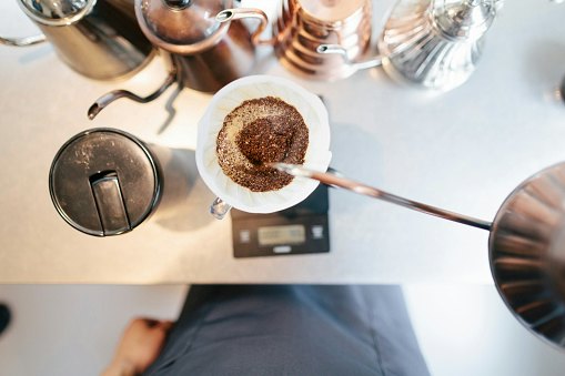ตรวจสอบความสดใหม่และวันคั่วของกาแฟคั่วบดที่เลือกใช้