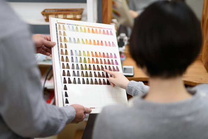 เลือกยาย้อมผม Revlon ที่มีเฉดสีเข้ากับสีผิว
