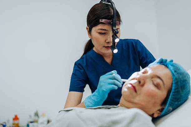 สำหรับคนอายุ 45 ปีขึ้นไป หรือผิวหน้าหย่อนคล้อยมาก เลือกไหมกรวย