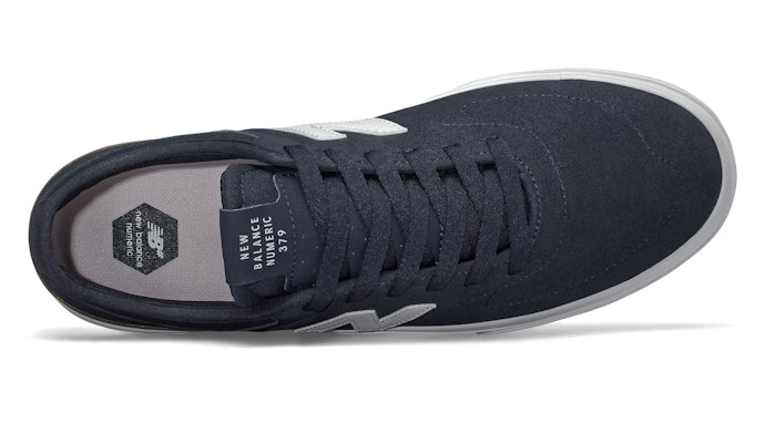 New Balance 300 สวมใส่ได้หลากหลายโอกาส