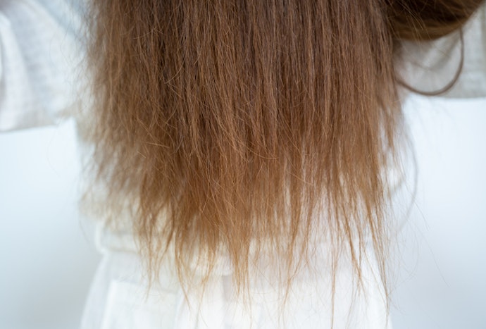 สำหรับผู้ที่มีผมแห้งเสียจากการทำสี เลือกน้ำยายืดผมเคราติน