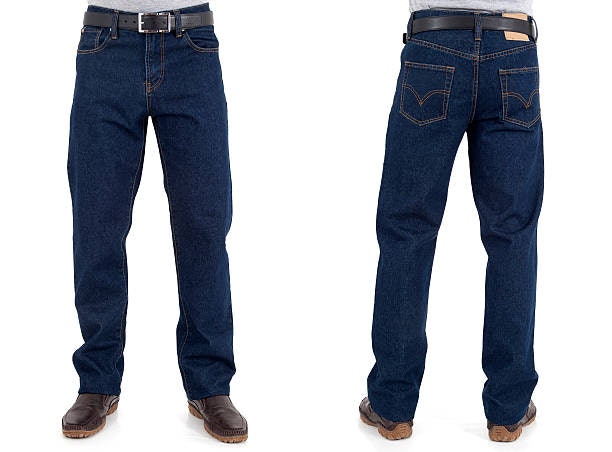 กางเกงยีนส์ขากระบอกหรือขาตรง (Straight Jeans) ทำให้ขาดูเรียวยาวขึ้น