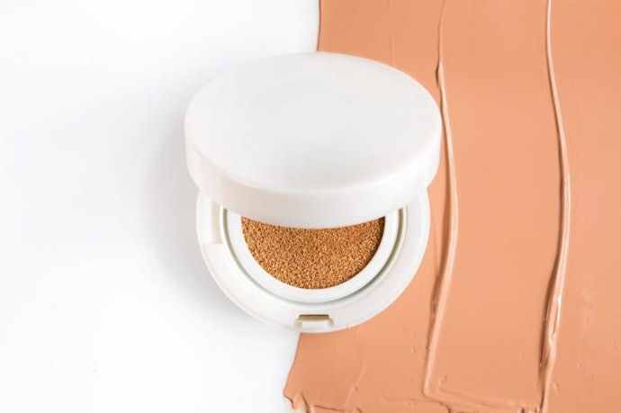รองพื้นประเภทคุชชั่น (Cushion) : เนื้อบางเบา เหมาะเป็นเบสเมคอัพ
