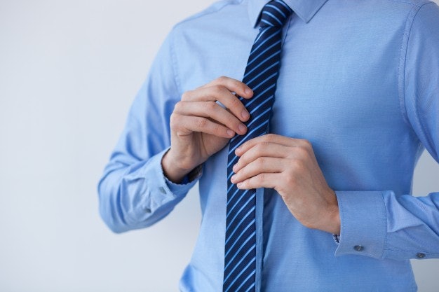 เสื้อ Slim Fit แขนยาว
