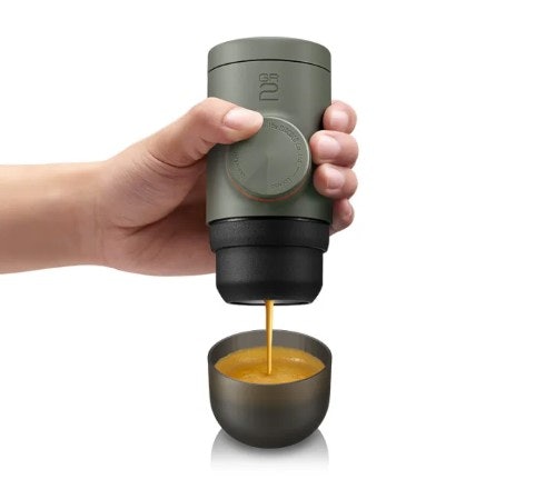 สำหรับสายแคมป์ปิ้ง เลือกเครื่องชงกาแฟพกพาแบบมือกด