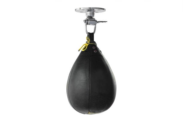 ฝึกท่าชกและหลบหลีก เลือกกระสอบทรายแขวนแบบลูกตุ้มหรือ Punching Ball