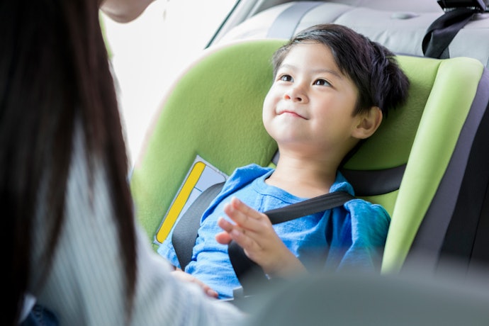เด็กอายุ 4 ปีขึ้นไป แนะนำให้เลือกคาร์ซีทเด็กโตประเภท Booster Seat