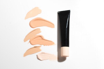 สำหรับคนเป็นสิวที่ผิวมันหรือผิวผสมแนะนำให้เลือกแมตต์ไพรเมอร์ (Matte Primer)