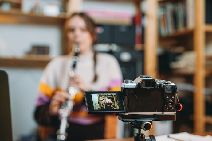 สำหรับถ่ายวิดีโอ เลือกรุ่นที่รองรับการถ่ายวิดีโอ 4K หรือ 8K