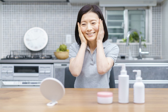 สำหรับช่วงอายุ 30 - 40 ปี เลือกครีมลดริ้วรอยกลุ่มเรตินอยด์ (Retinoid) + Peptide