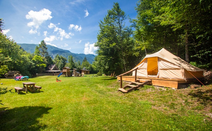 เต็นท์แบบเคบิน (Cabin Tent) สำหรับการตั้งแคมป์ที่ต้องการความสะดวกสบายสูง สมาชิก 6-12 คน