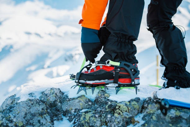 Mountaineering Boots สำหรับใช้ในสภาพแวดอากาศหนาวเย็นหรือมีหิมะ