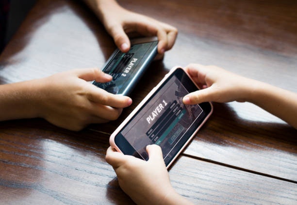สำหรับคนที่เล่นเกมเป็นงานอดิเรก ขอแนะนำให้เลือกรุ่นที่มี RAM ขั้นต่ำ 6GB และมีโหมดเกมมิ่ง