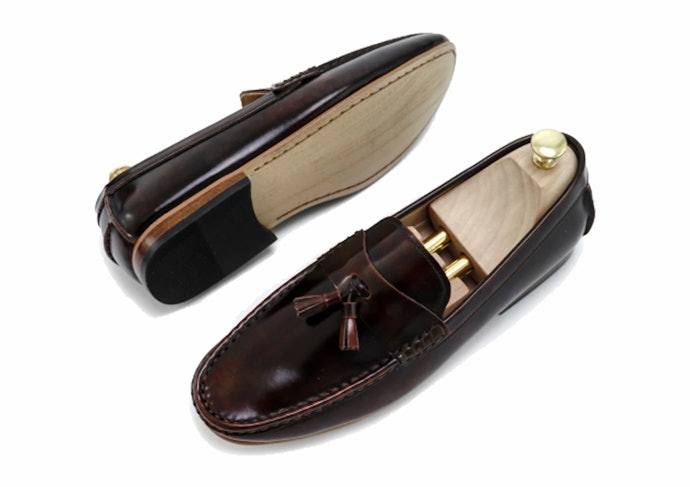 Tassel Loafer สำหรับใช้ในงานกึ่งทางการแต่ต้องการความโดดเด่นมากขึ้น