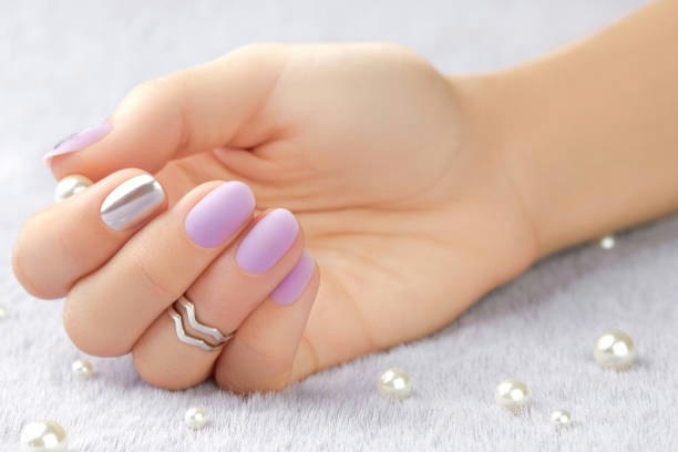 Top Coat สำหรับยาทาเล็บทั่วไป (Nail Polish) เหมาะกับผู้ที่ใช้ยาทาเล็บแบบปกติ