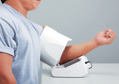 เครื่องวัดความดันโลหิต Omron ชนิดสอดแขน ให้ความแม่นยำสูง
