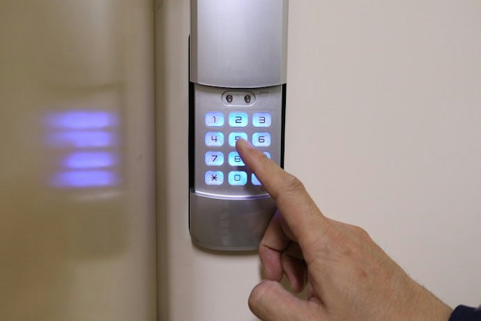 Digital Door Lock แบบรหัสผ่าน/คีย์การ์ด : เหมาะกับผู้ที่ไม่ต้องการความซับซ้อน