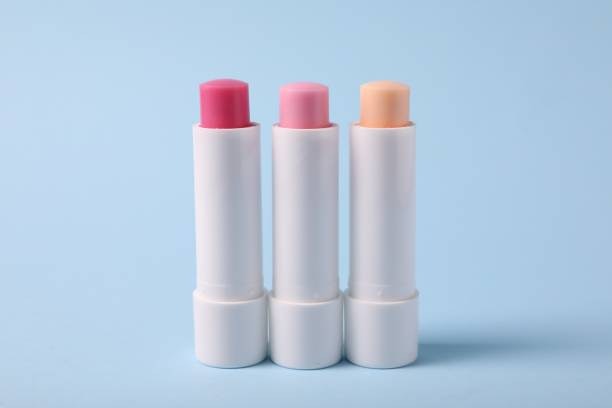 สำหรับผู้ที่มีริมฝีปากคล้ำ เลือกลิปมันแบบมีสี/ลิปมันกันแดด