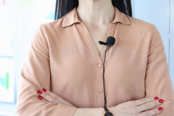 ไมค์ติดกล้อง Lavalier สำหรับใช้งานภาคสนามที่เน้นเสียงพูดของผู้ใช้เป็นหลัก