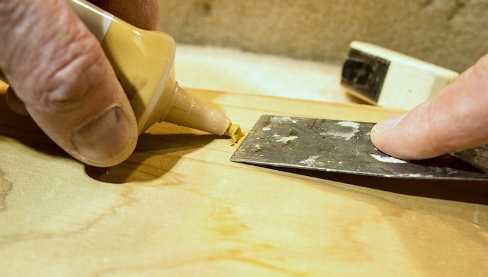 กรณีเป็นงาน DIY หรือซ่อมชิ้นส่วนทั่วไปในบ้าน เลือก Wood Filler แบบหลอดจะใช้งานง่ายที่สุด