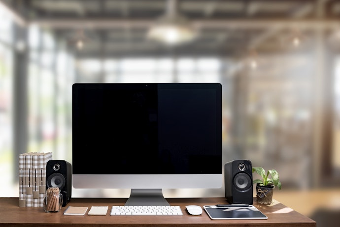 เลือกรุ่นที่มีระบบเสียง Stereo 2.1 หรือ 3.1 มีซัฟวูฟเฟอร์ในตัว