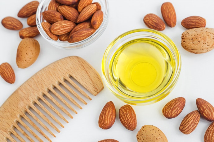 สำหรับคนผมทำสีหรือผมดัด เลือกน้ำมันใส่ผมที่มีส่วนผสมของ Shea Butter และ Almond Oil