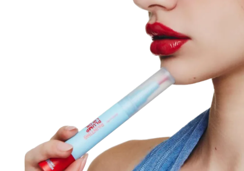 สำหรับเพิ่มความชุ่มชื้น เลือกลิปบำรุง เช่น ลิป Painting Plump Lip Oil/Tiny Silvie Mousse Lip