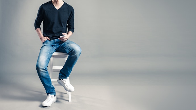 กางเกงยีนส์ขากระบอกเล็ก (Slim Straight Jeans) เน้นสัดส่วนแบบธรรมชาติ