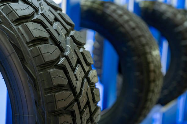 หากชอบอรรถรสในการขับขี่ ควรเลือกยางแบบสปอร์ต (Sport Tire) ที่มีลายดอกยางแบบไม่สมมาตร