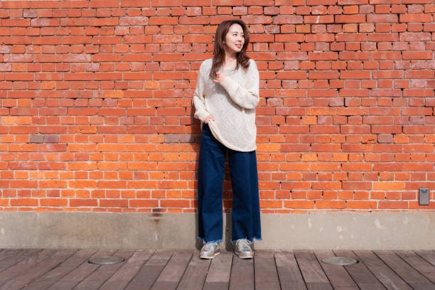 กางเกงยีนส์ขาบาน (Wide-Leg Jeans) ใส่สบาย เคลื่อนไหวคล่องตัว อำพรางรูปร่าง