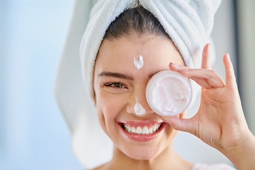 สกินแคร์รักษาสิวประเภท Moisturizer : ช่วยเพิ่มความชุ่มชื้นให้กับผิว