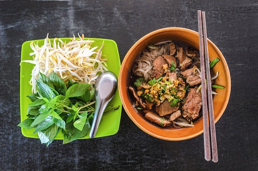 ตั้งฉ่ายใส่ก๋วยเตี๋ยว