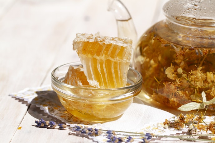 Propolis Extract : ยับยั้งเชื้อโรคต่าง ๆ สำหรับผิวเป็นสิวง่าย