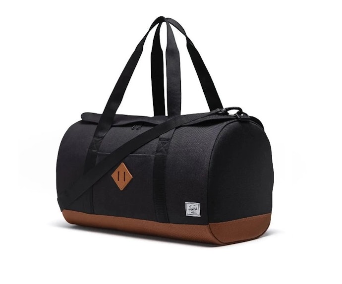 หากมีสัมภาระจำนวนมาก เลือกกระเป๋าดัฟเฟิล (Duffel Bag)