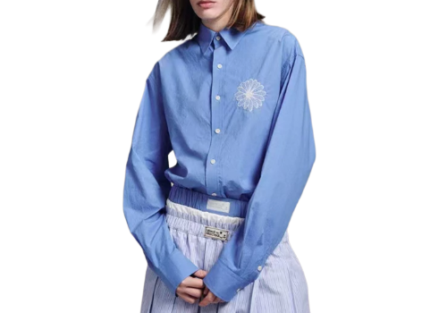 สำหรับใส่ไปทำงาน เลือกเสื้อเชิ้ต เช่น รุ่น Oxford Shirt