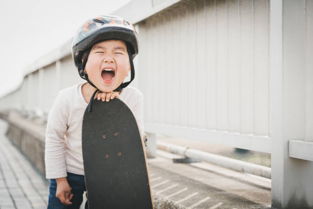 เด็กอายุ 1 - 6 ปีขึ้นไป ใช้สำหรับเล่นกีฬาทั่วไป เลือกแบบครึ่งใบ