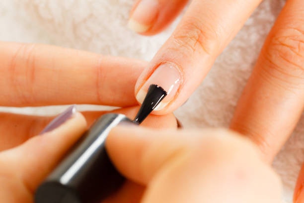 สำหรับคนที่ไม่ค่อยมีเวลา ขอแนะนำ Base Coat แบบ 2 in 1 เป็นทั้ง Base Coat และ Top Coat ในขวดเดียว