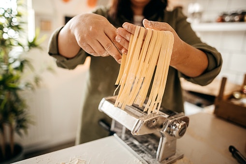 เครื่องรีดแป้งแบบมือหมุน : สำหรับใช้ในบ้านหรือร้านขนาดเล็ก