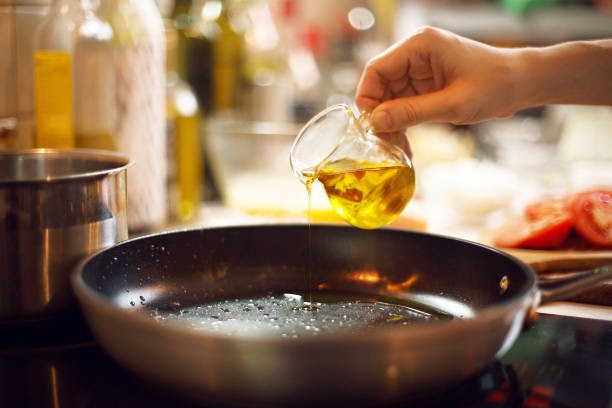 สำหรับผัดหรือย่าง เลือกน้ำมันมะกอกแบบผสม Pure Olive Oil