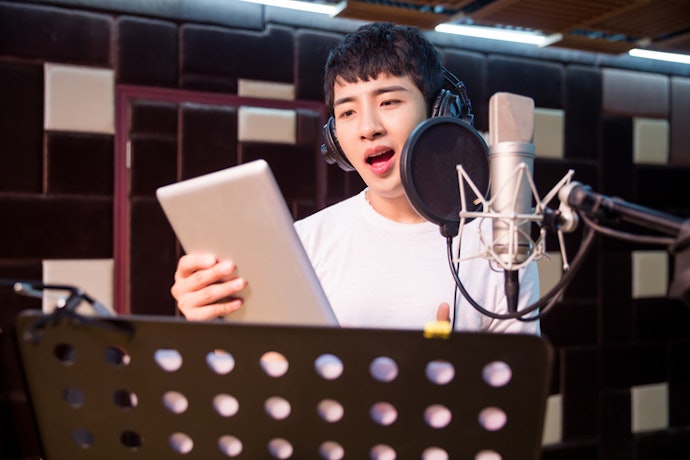 เลือกแบบครอบหู Closed-back สำหรับงานอัดเสียงในห้องอัดหรือสตูดิโอ