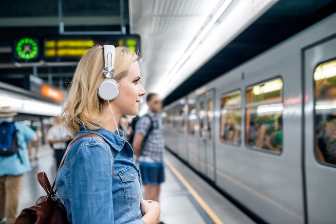 เลือกหูฟังที่มีฟังก์ชัน Noise Cancellation สำหรับการตัดเสียงรบกวน