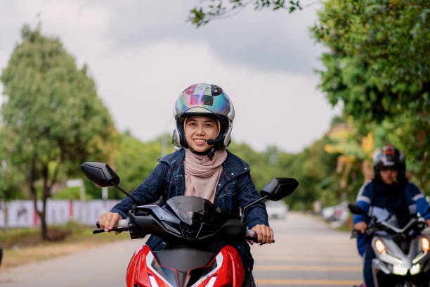 เลือกรุ่นที่มีขนาดเครื่องยนต์ 150cc ขึ้นไป ขนาดตัวรถไม่เทอะทะ น้ำหนักเบา ควบคุมง่าย